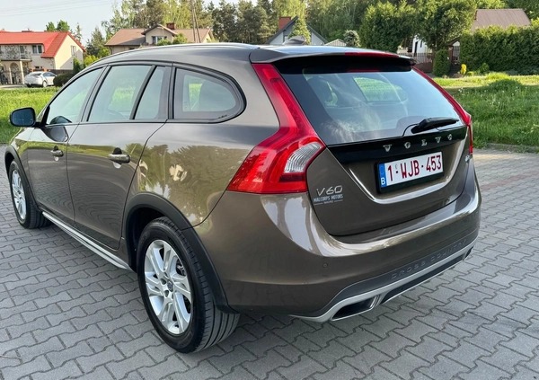 Volvo V60 Cross Country cena 55900 przebieg: 225000, rok produkcji 2015 z Puławy małe 742